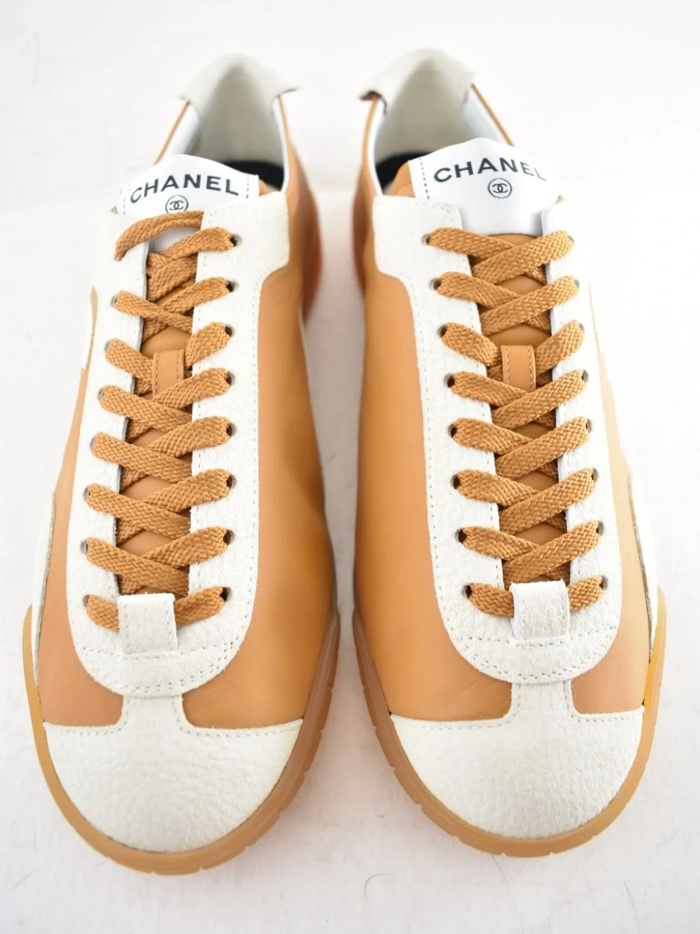 Chanel 26P Brown White Leather Suede CC Logo Flat Runner Trainer Sneaker 39.5 - Picture 11 of 16